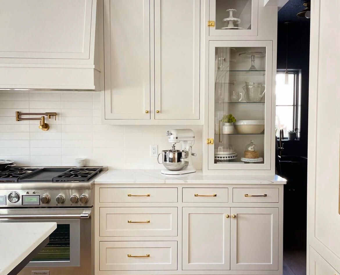 A Classic Kitchen Design with Calacatta Extra by HanStone Quartz